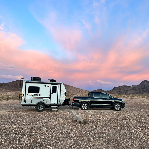 传统拖挂式房车